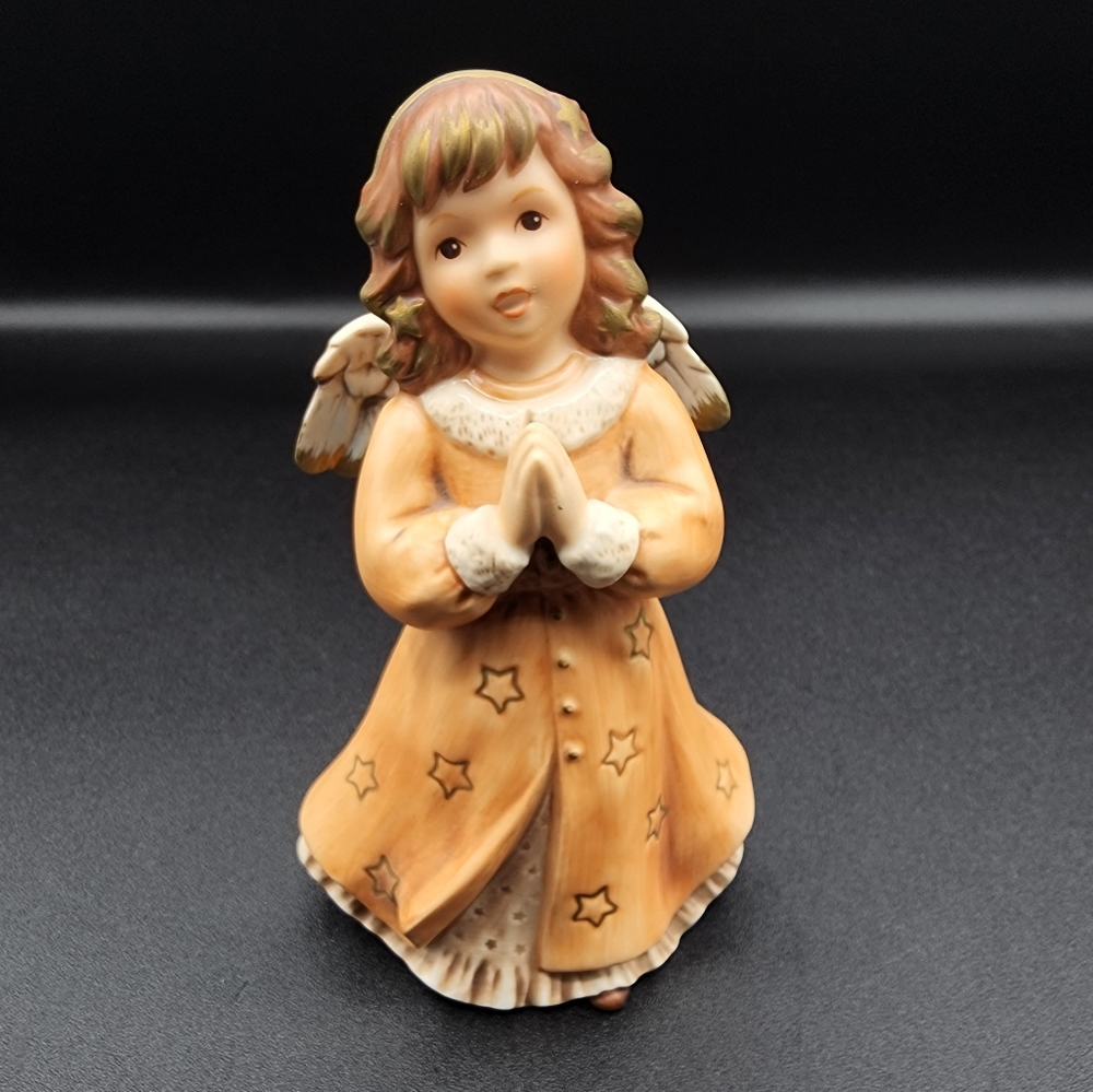 Goebel Germany 1999 Annual Praying Angel Ornament/figurine